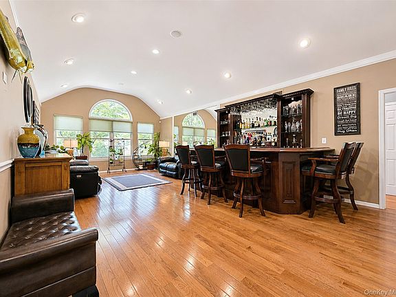 4th image of 12 Laurel Lane