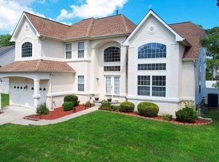 26 Daisy Dr, Egg Harbor Township, NJ 08234