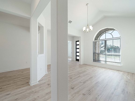 5th image of 4313 Deer Lake Ln