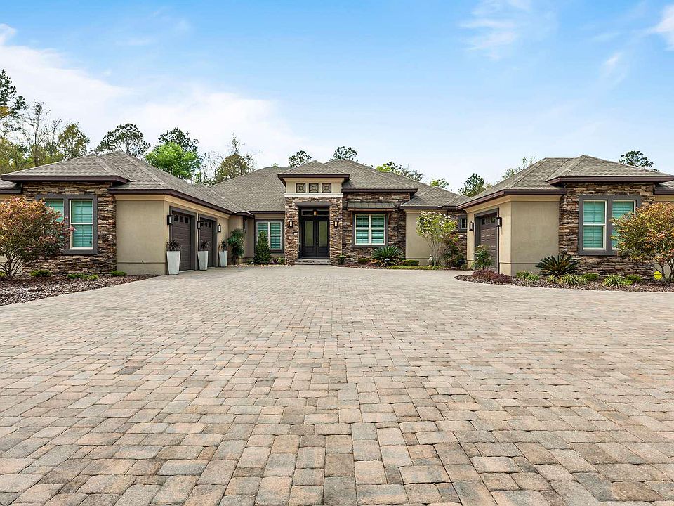 1st image of 550 NW Country Lake Dr