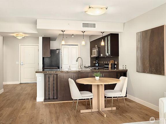 5th image of 819 Virginia Street #1403