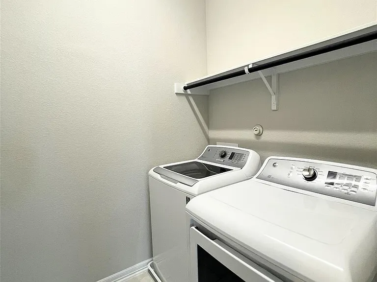 2101 Dillon Pond Ln #B — Photo 12