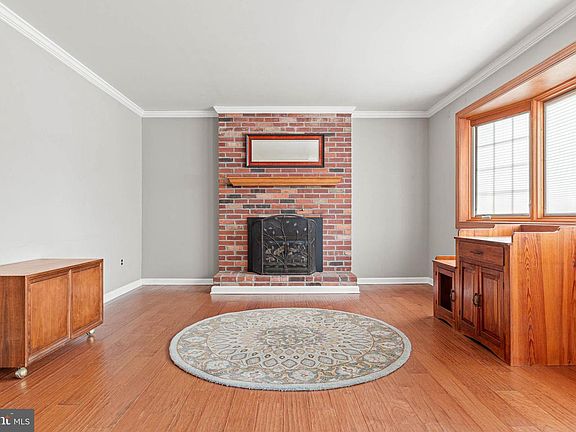 5th image of 3307 Windsor Dr