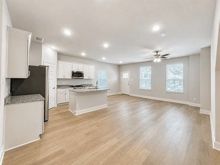 7220 Magnolia Vlg #101 — Photo 9