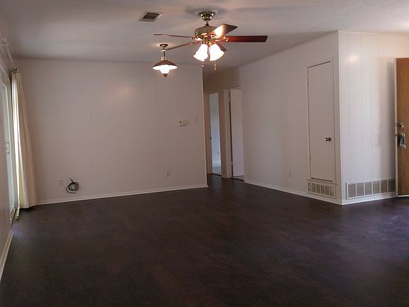 4th image of 403 Lazy River Dr