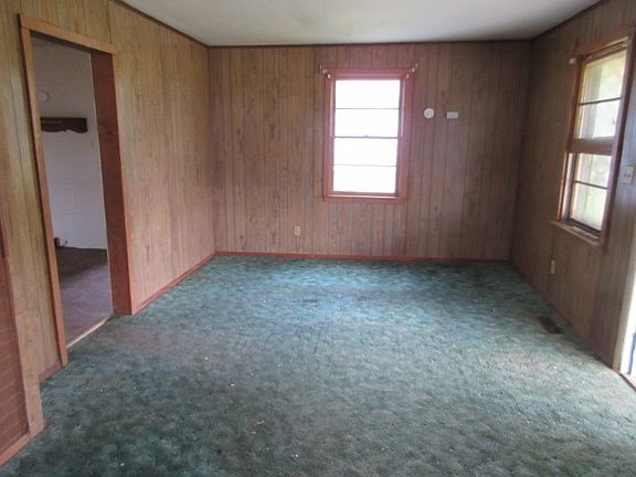 5th image of 803 Valley Dr