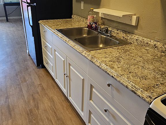 3rd image of 3819 Janeen Cir