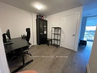 297 College St #820 — Photo 9