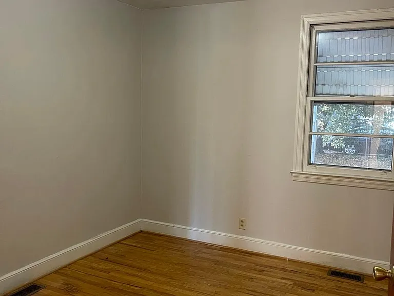 320 Guilford St — Photo 9