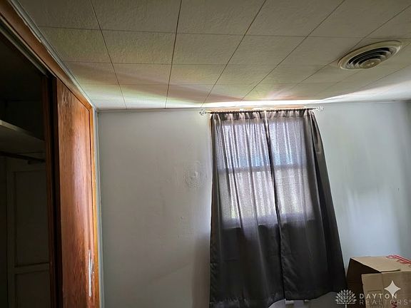 4th image of 941 Elm St
