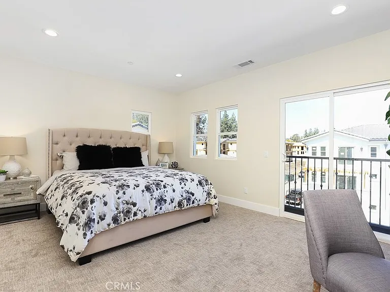 15 Turnberry Ln — Photo 25