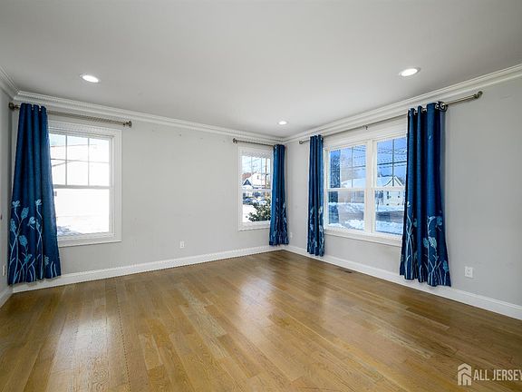 5th image of 111 Remsen Ave