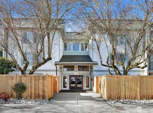 13717 Linden Ave N APT 204, Seattle, WA 98133