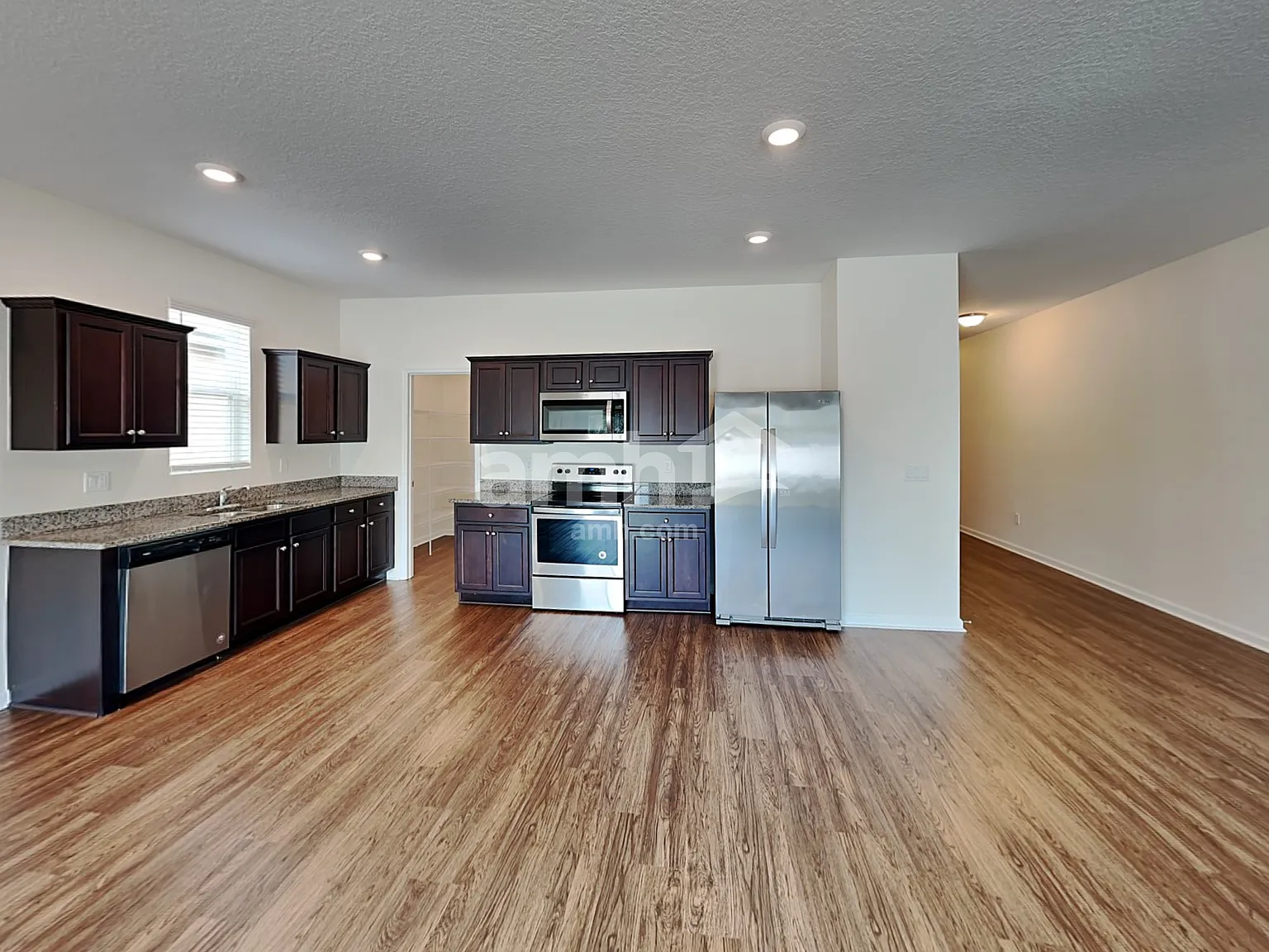 3 bed, 2.0 bath, 1641 sqft, $2,090 — Photo 3