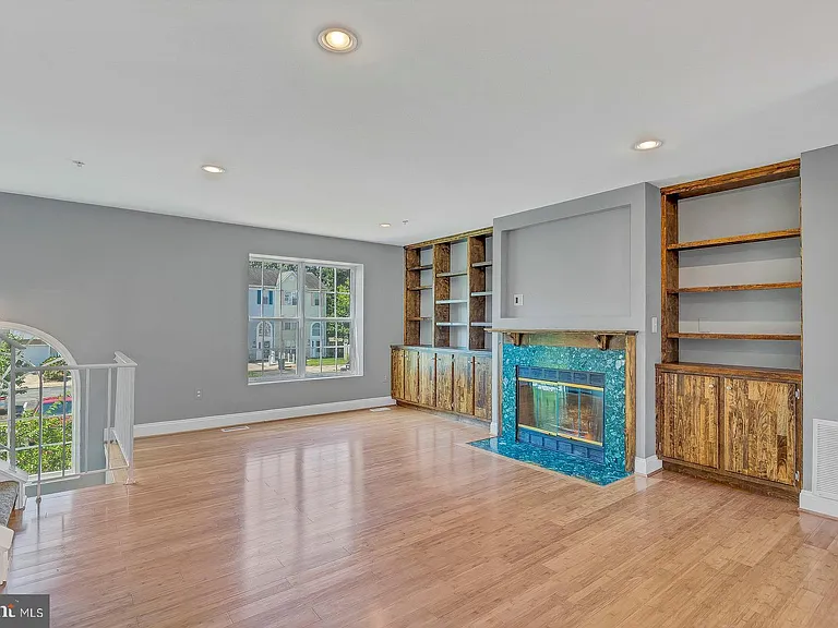 9456 Sea Breeze Ct — Photo 16
