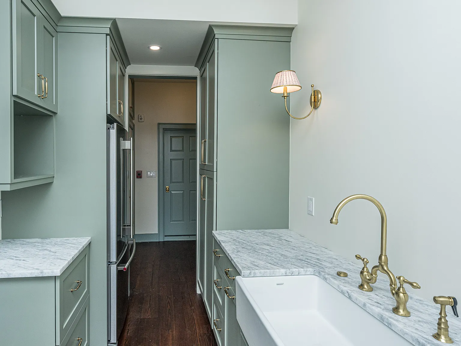 2 bed, 1900 sqft, $4,000 — Photo 3