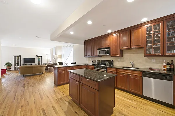 Rented by MNS | media 27