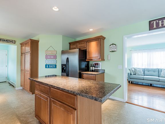 5th image of 4 Sunrise Ave