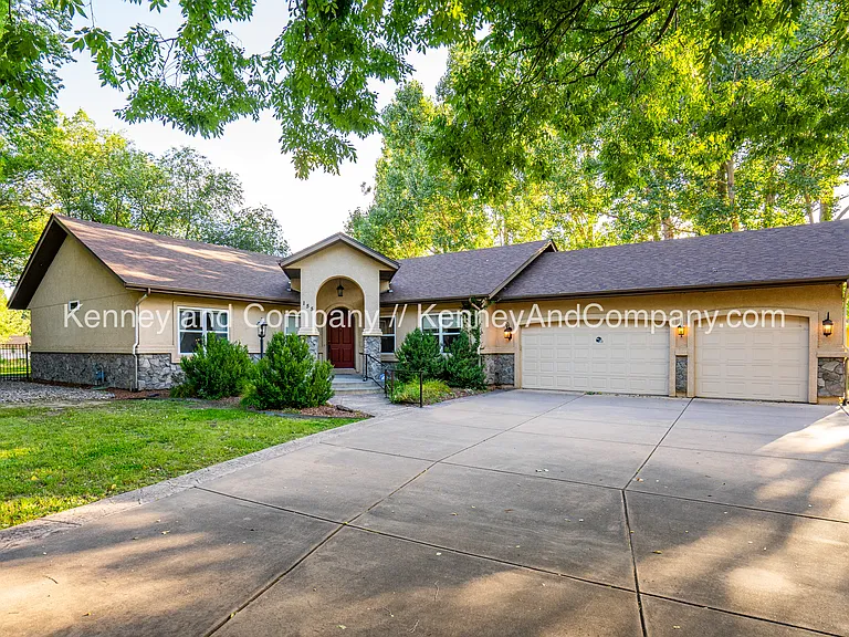 155 Indian Wells Ln — Photo 1