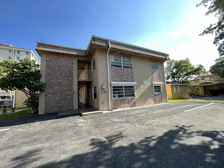 1832 Madison St #102-1 — Photo 9