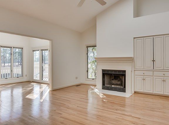 4th image of 209 Club Villa Dr W