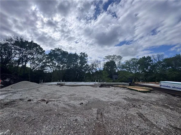 8646 Eagle Creek Dr, De Soto, KS 66018