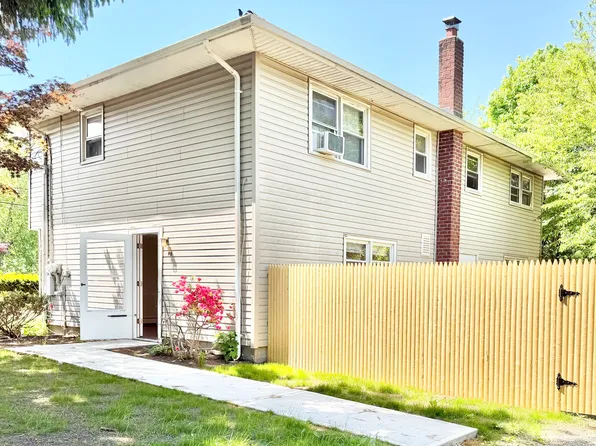 9B Center Garden Blvd #9B, Yaphank, NY 11980