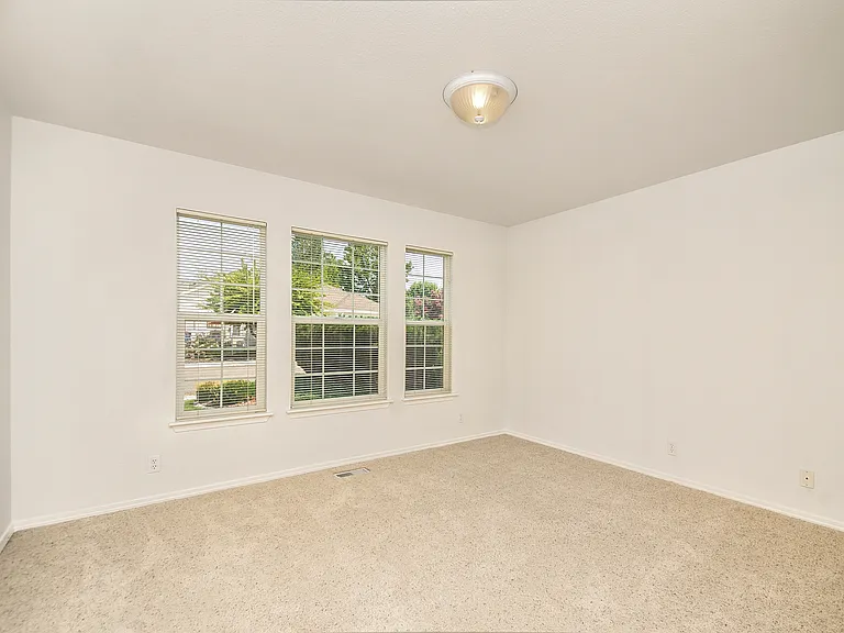 2319 E Gleneagle Dr — Photo 12