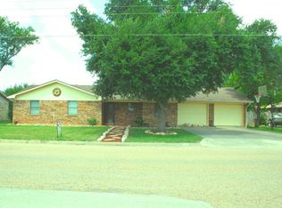 1002 Country Club Rd, Ballinger, TX 76821