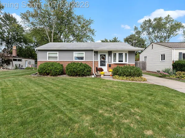 22029 Downing St, Saint Clair Shores, MI 48080