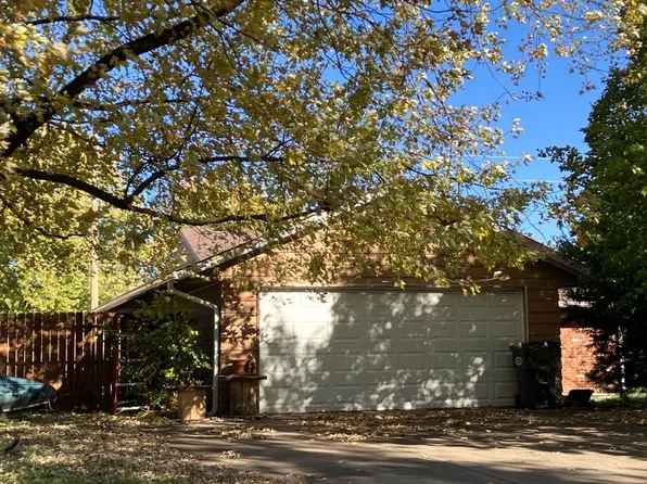 61 Old Trail Dr, Bargersville, IN 46106