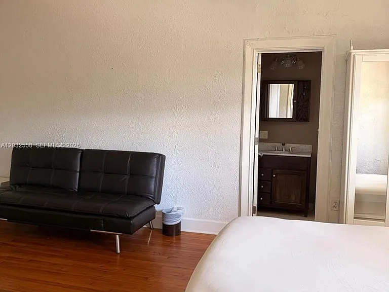 900 16th St #301 — Photo 5