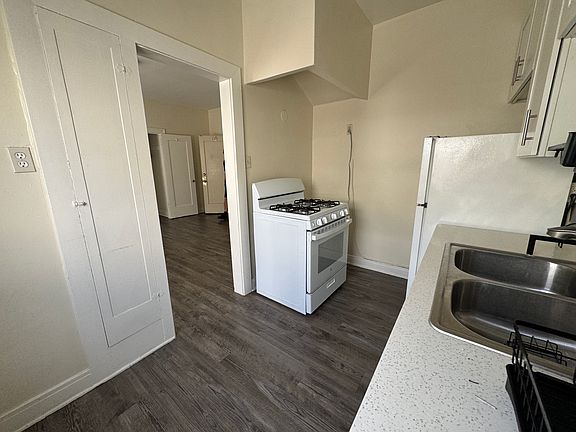 3rd image of 206 N New Hampshire Ave #10