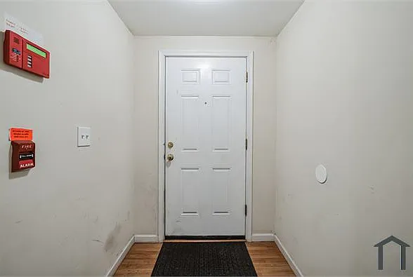 3 bed, $1,875 — Photo 2