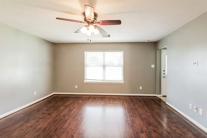 3 bed, 2.0 bath, 1393 sqft, $1,945 — Photo 4