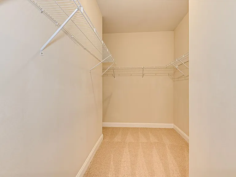 406 Saterlee Ct — Photo 29