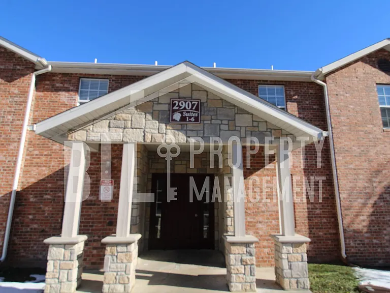 2907 Vineyards Pkwy #2 — Photo 2