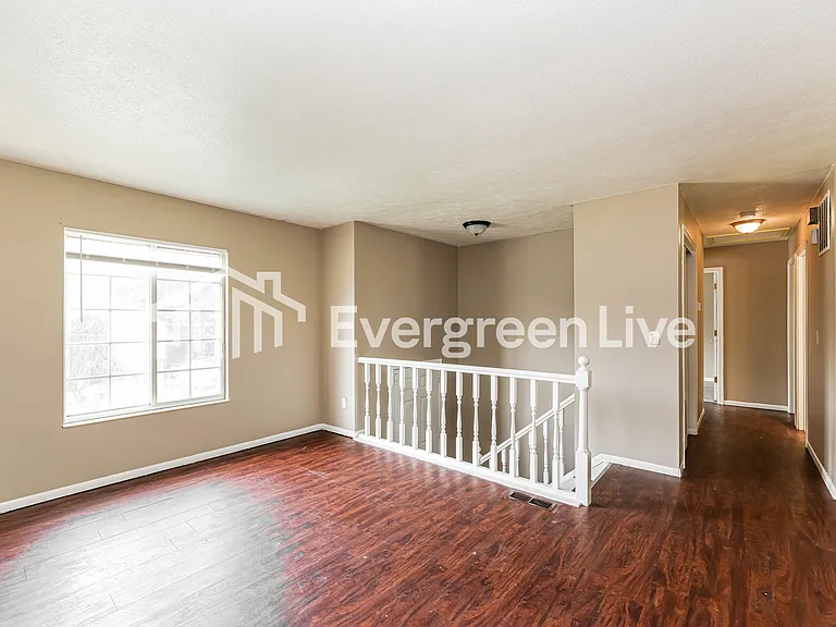 32 Valeside Dr — Photo 3