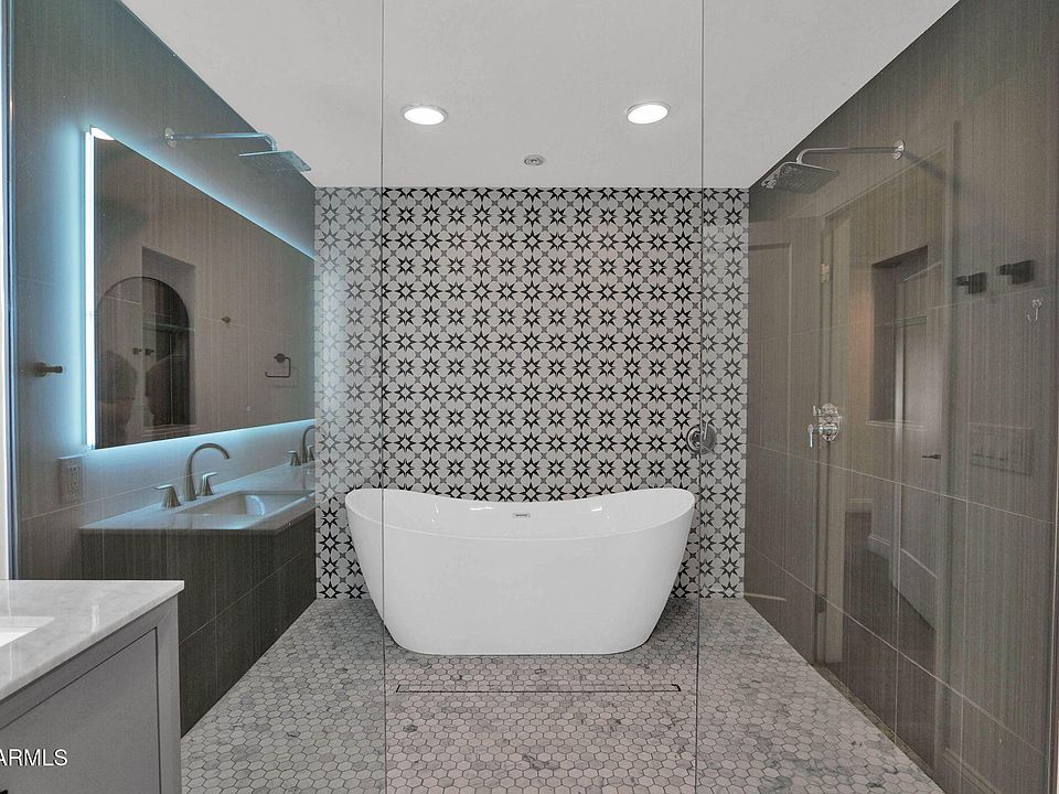 1st image of 2717 S LOS ALTOS --