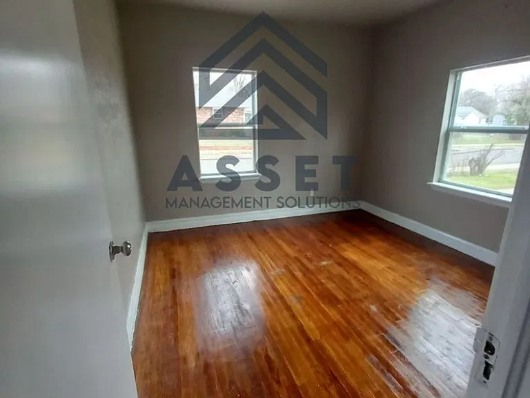 1722 NE 20th St — Photo 5