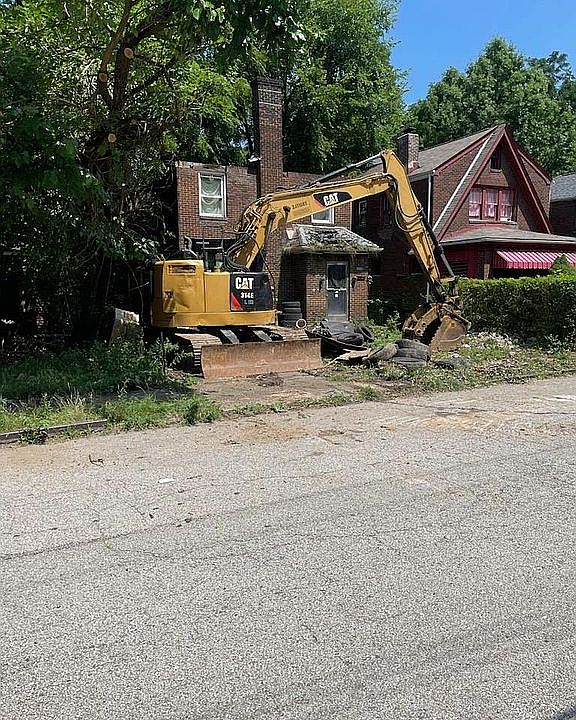 2nd image of 2039 Boggs Ave