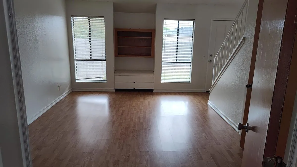 2 bed, 1.5 bath, 969 sqft, $2,650 — Photo 3