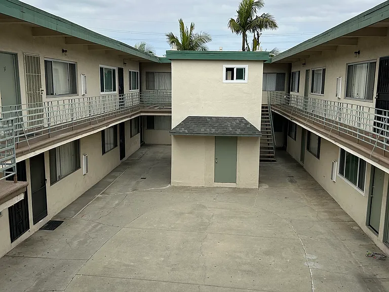 Torrance 44 — Photo 3