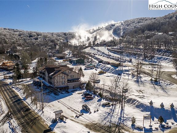 3rd image of 1005 Beech Mountain Parkway #303