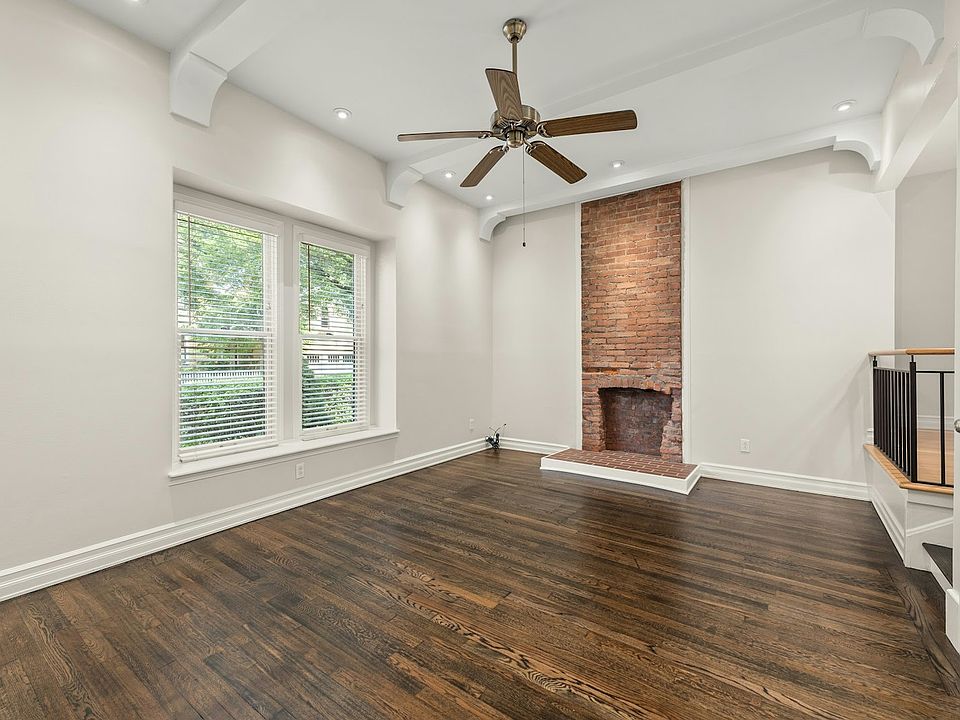 10' tall ceiling & beams