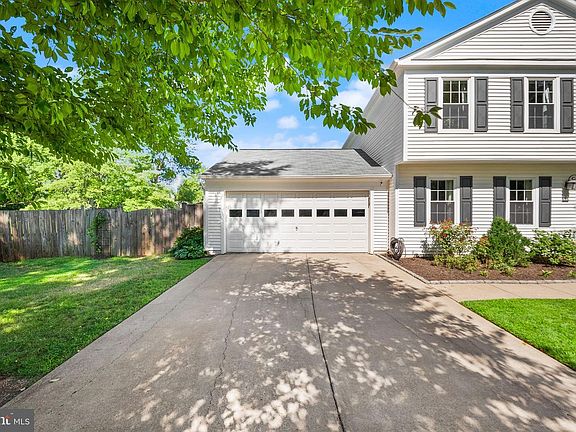 5th image of 10300 Amberleigh Ct