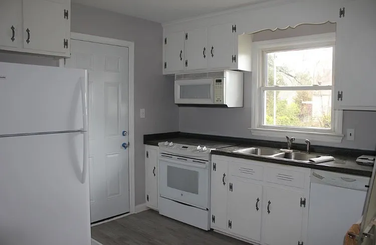 217 Hubbard Ln — Photo 2