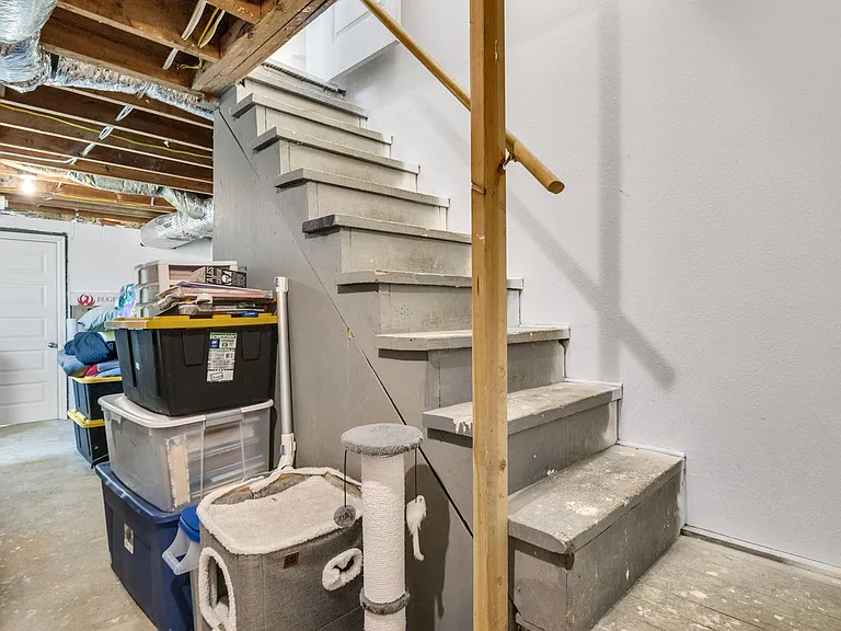 330 Birdwell Cir — Photo 8