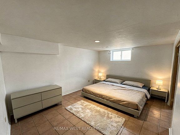 5th image of 31 Valencia Cres
