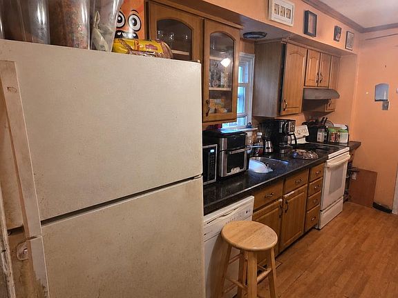 5th image of 232 Berlin Rd